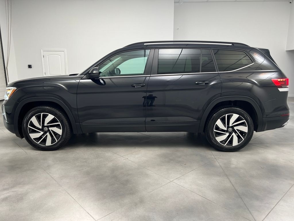 Used 2024 Volkswagen Atlas 2.0T SE w/Technology SUV