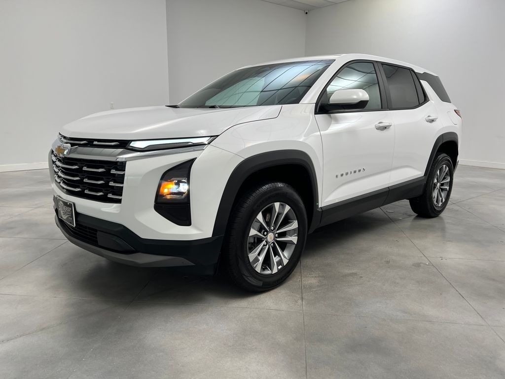 2025 Chevrolet Equinox LT photo 2