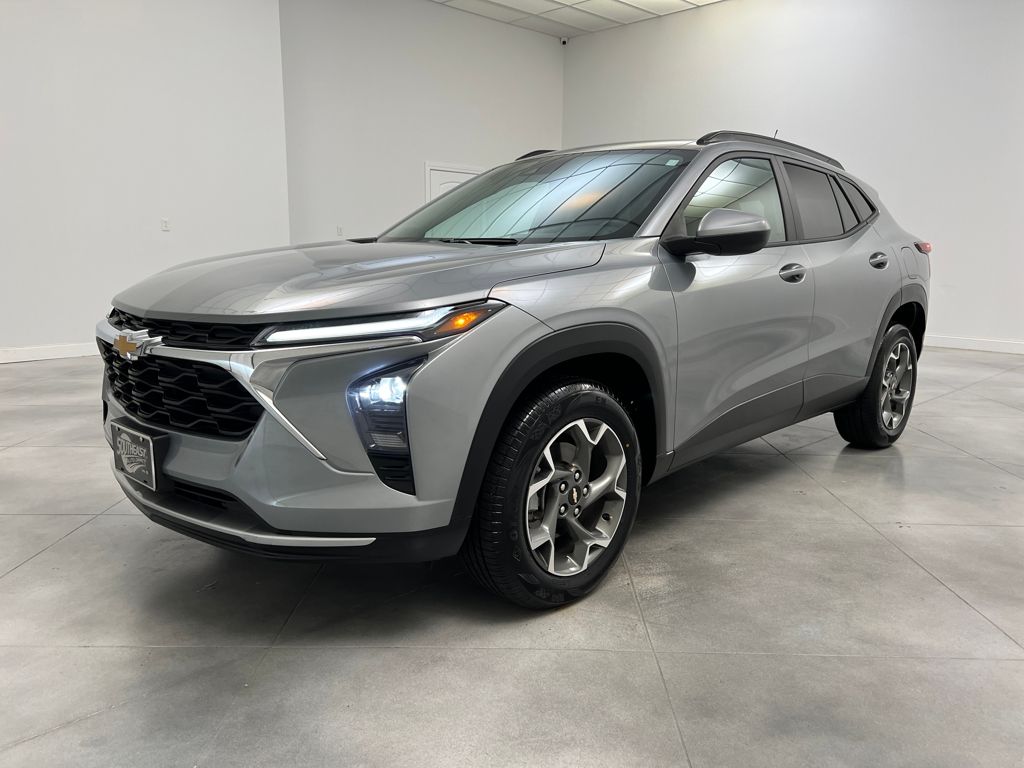 2024 Chevrolet Trax LT photo 3