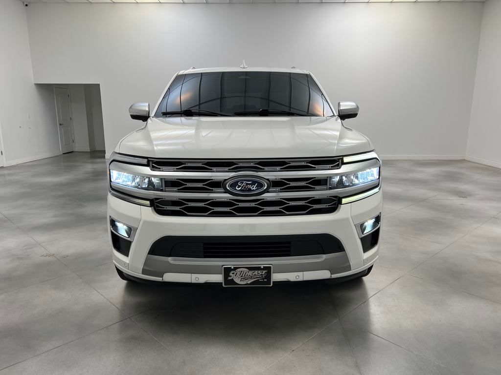 2023 Ford Expedition MAX Platinum photo 2