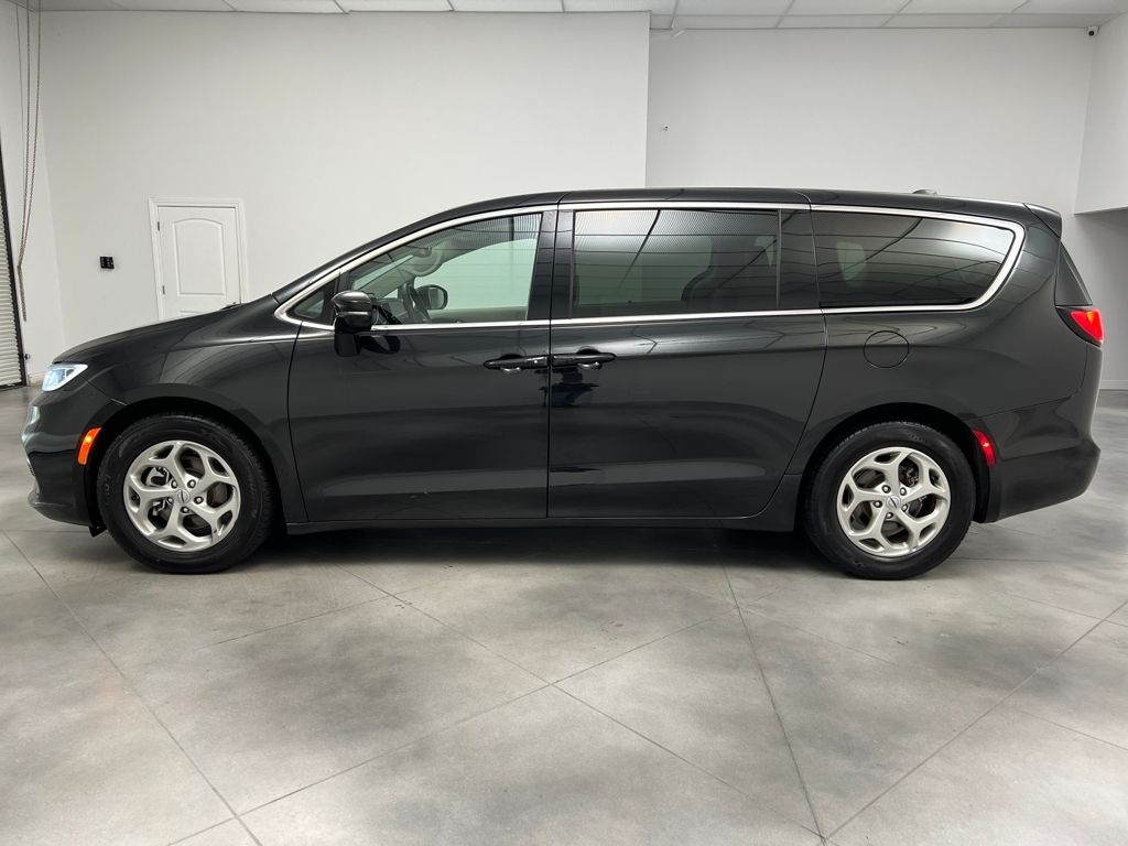 Used 2024 Chrysler Pacifica Limited Minivan/Van