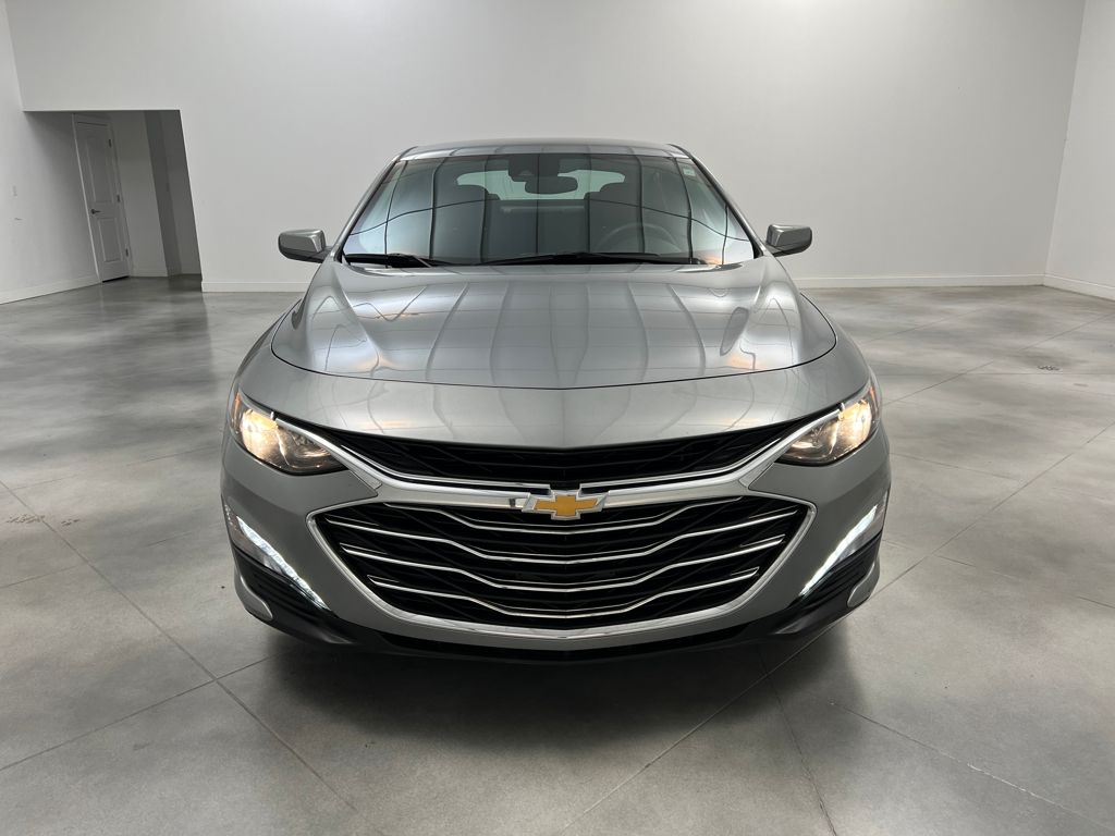 2024 Chevrolet Malibu 1LT photo 2