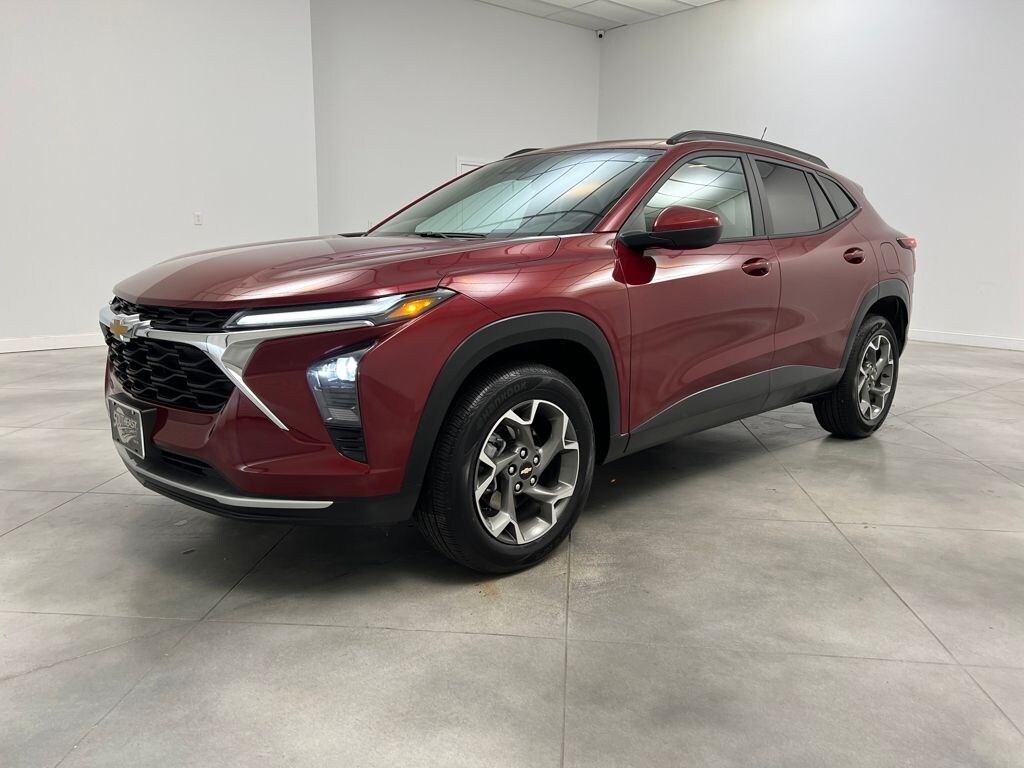 Used 2025 Chevrolet Trax LT SUV
