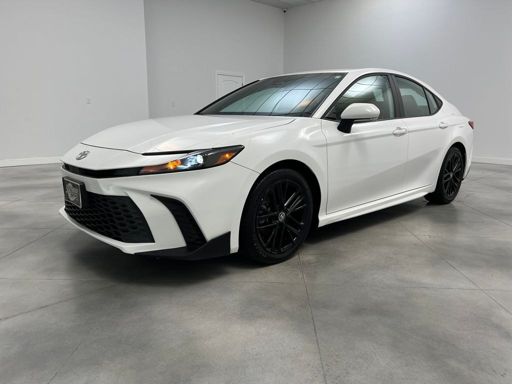 Used 2025 Toyota Camry SE Sedan