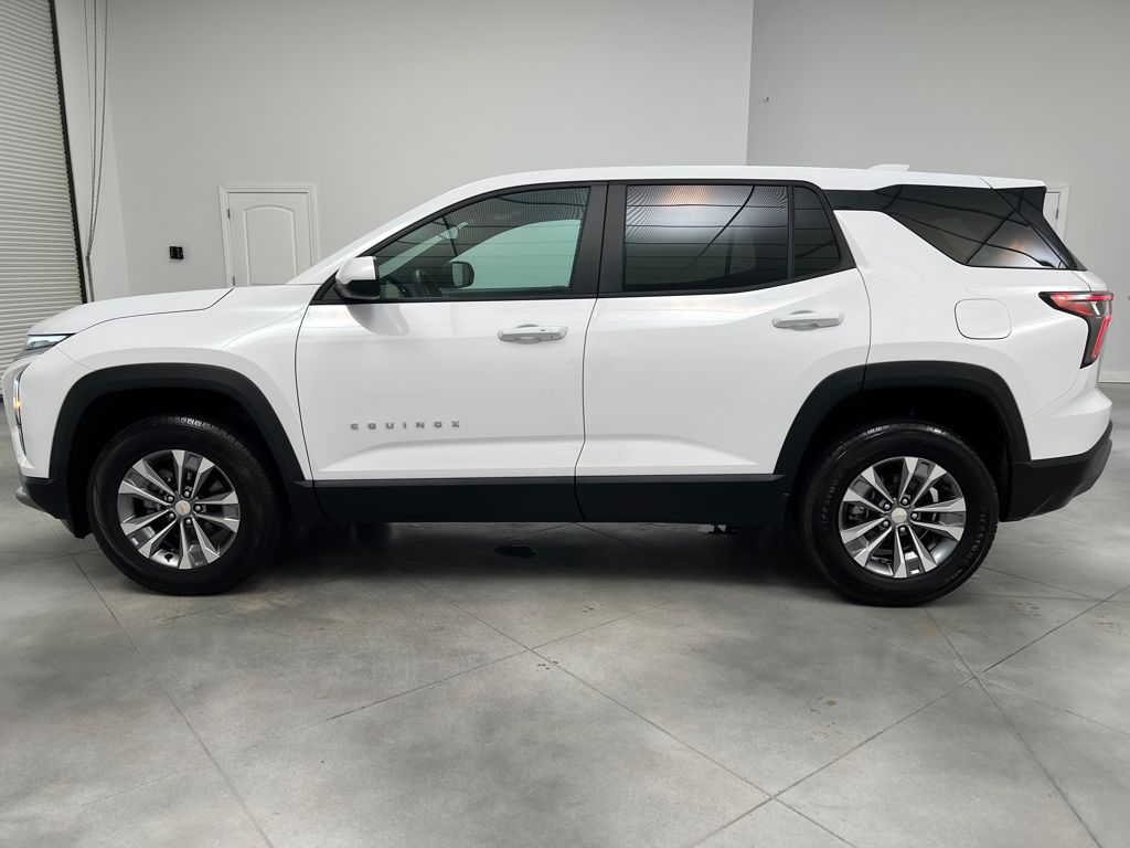 2025 Chevrolet Equinox LT photo 3