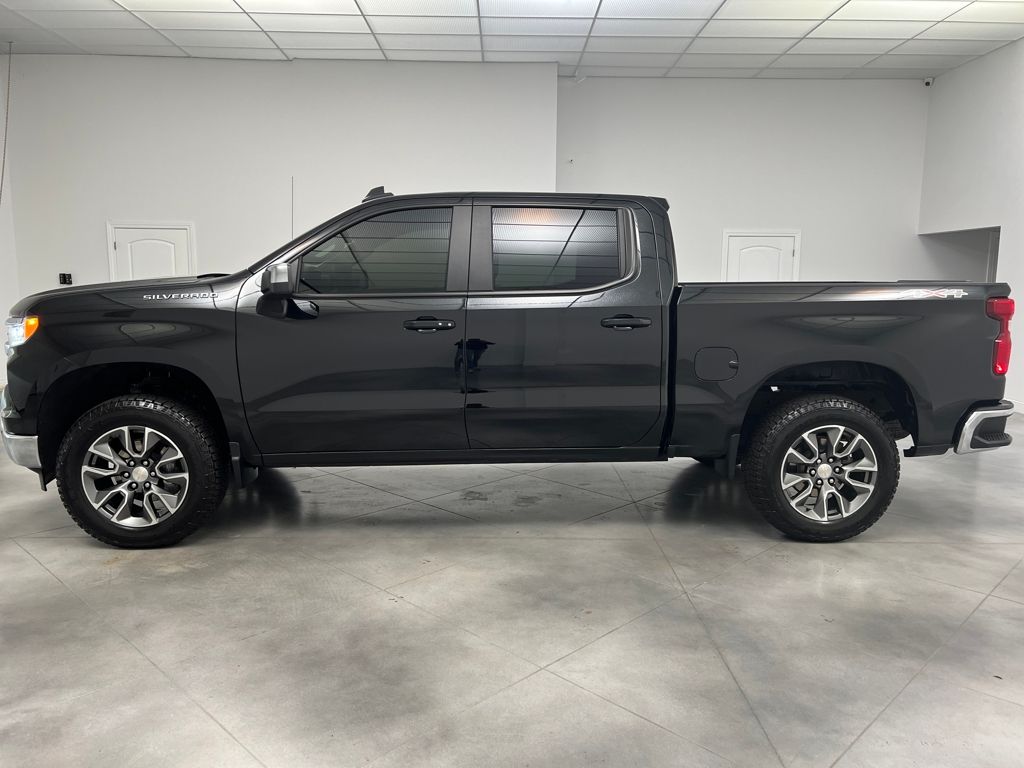 2024 Chevrolet Silverado 1500 LT photo 4