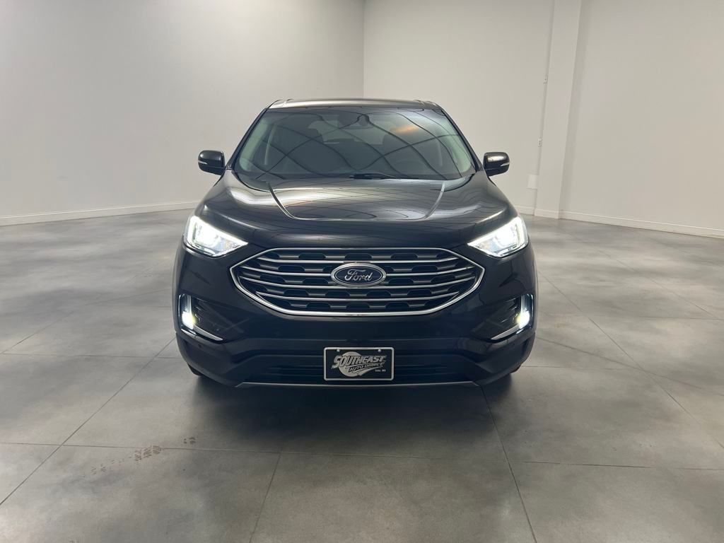 2024 Ford Edge Titanium photo 2