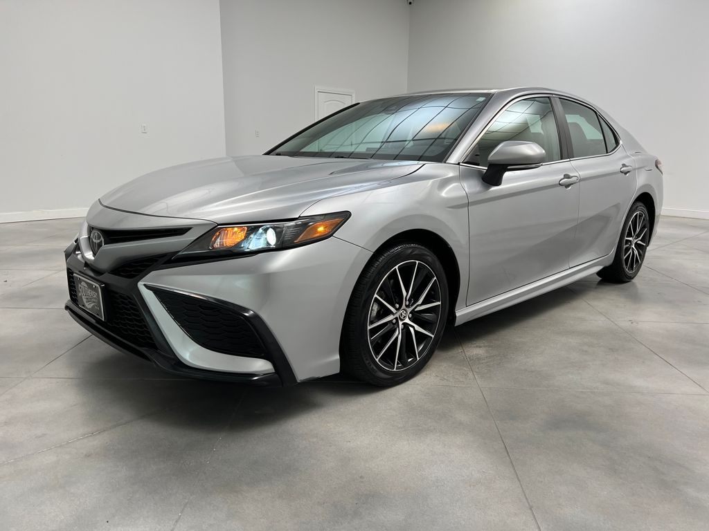 2024 Toyota Camry SE photo 3