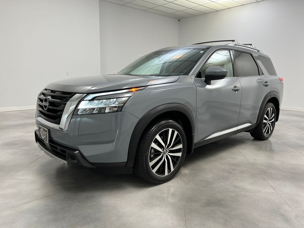 2024 Nissan Pathfinder Platinum photo 2