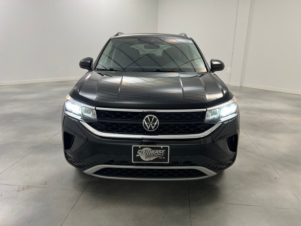 2024 Volkswagen Taos SE photo 2