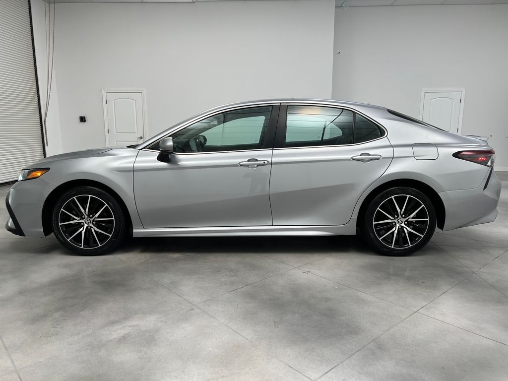 2024 Toyota Camry SE photo 3