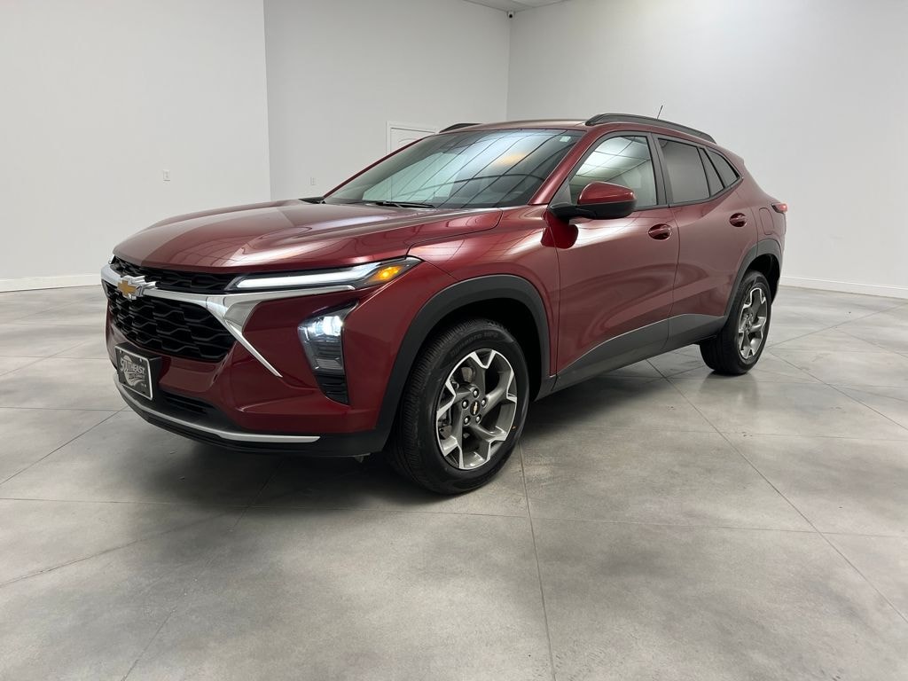 Used 2025 Chevrolet Trax LT SUV