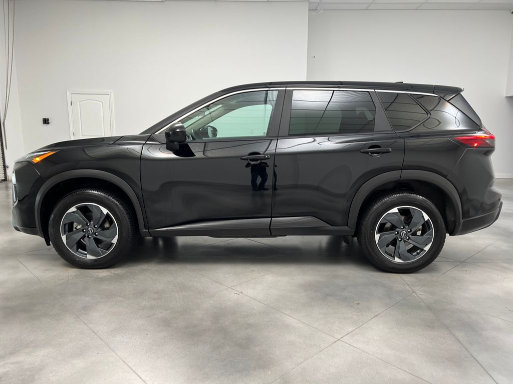 2024 Nissan Rogue SV photo 3