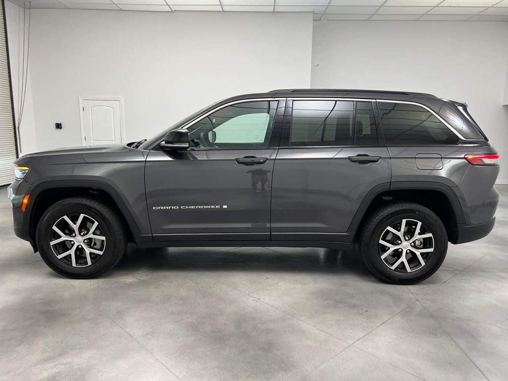 2024 Jeep Grand Cherokee Limited photo 3