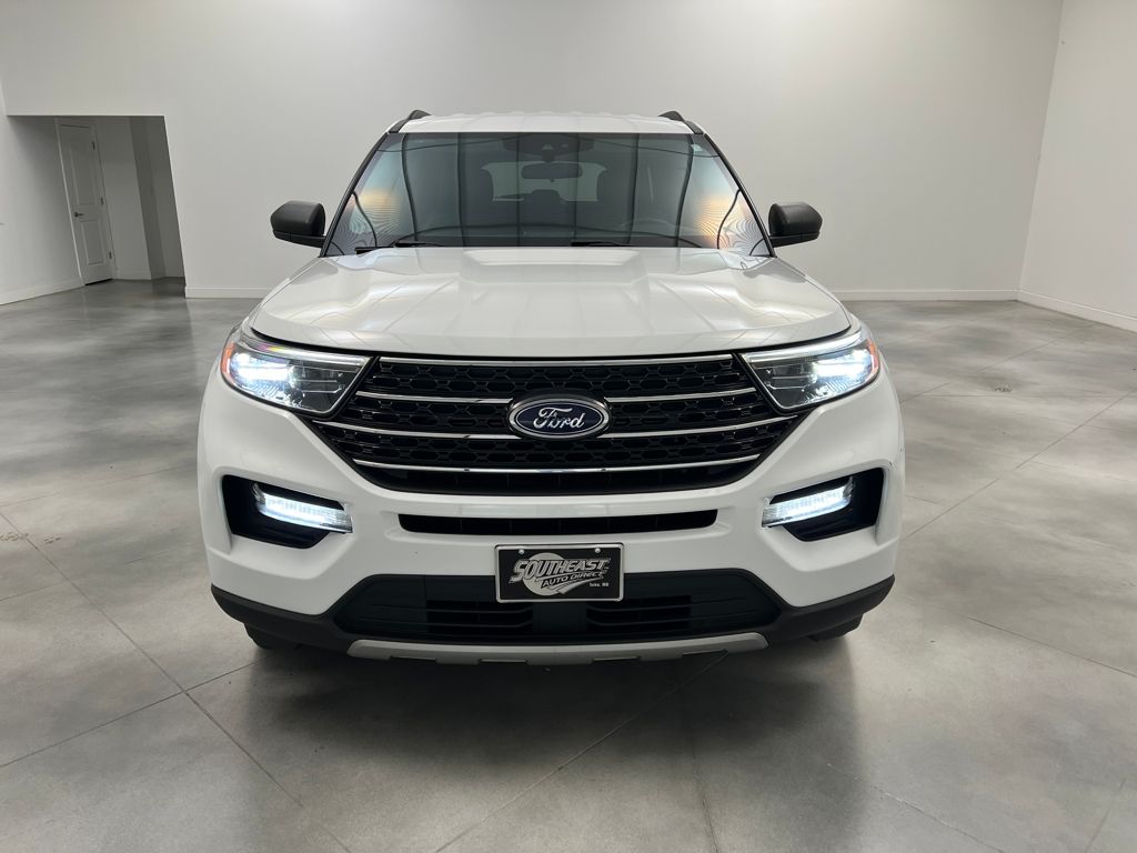 2024 Ford Explorer XLT photo 2