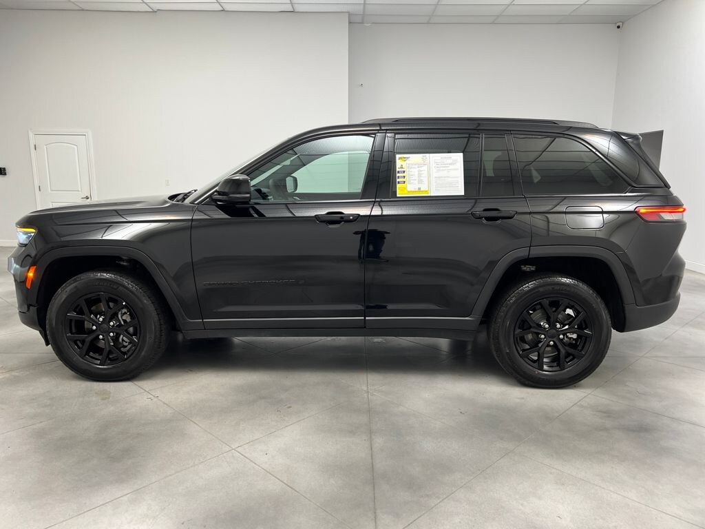 Used 2025 Jeep Grand Cherokee Altitude SUV