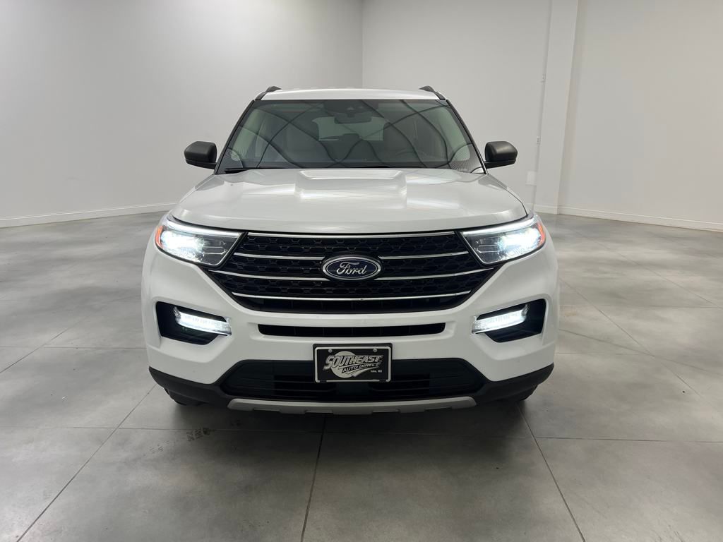 2024 Ford Explorer XLT photo 2