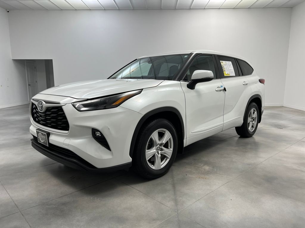 Used 2023 Toyota Highlander LE SUV