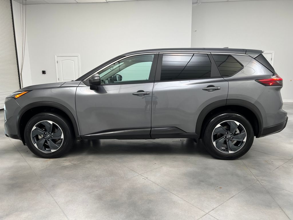 2024 Nissan Rogue SV photo 3