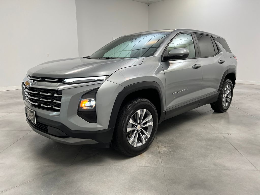 2025 Chevrolet Equinox LT photo 3