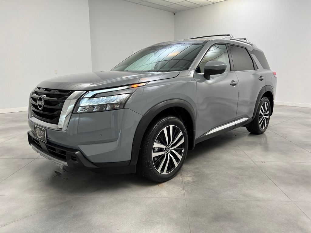 2025 Nissan Pathfinder Platinum photo 3