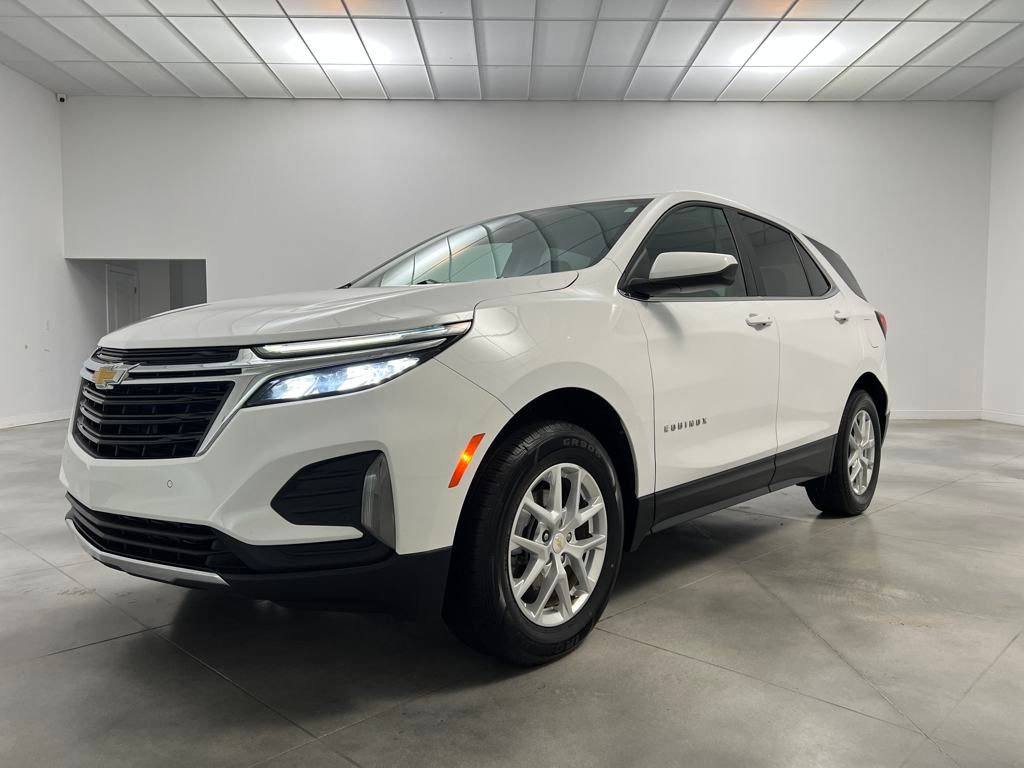 2024 Chevrolet Equinox LT photo 2