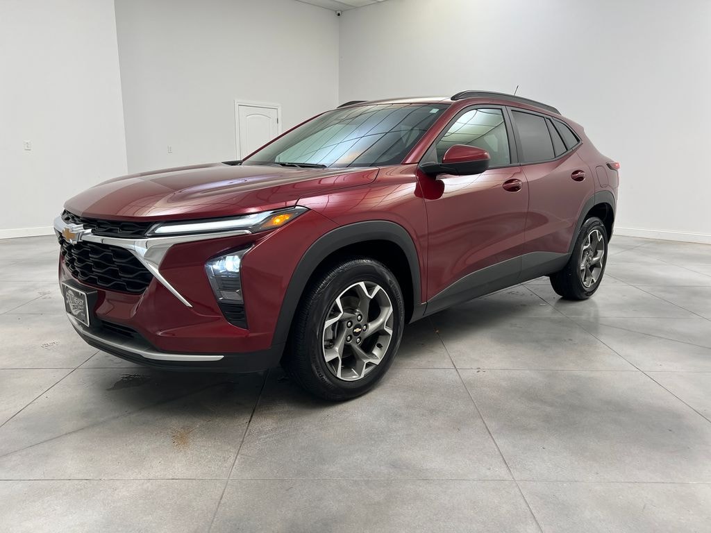 Used 2025 Chevrolet Trax LT SUV