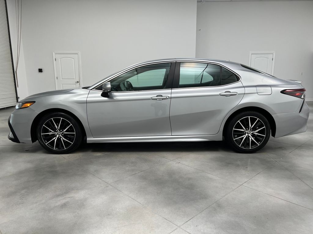 2024 Toyota Camry SE photo 4