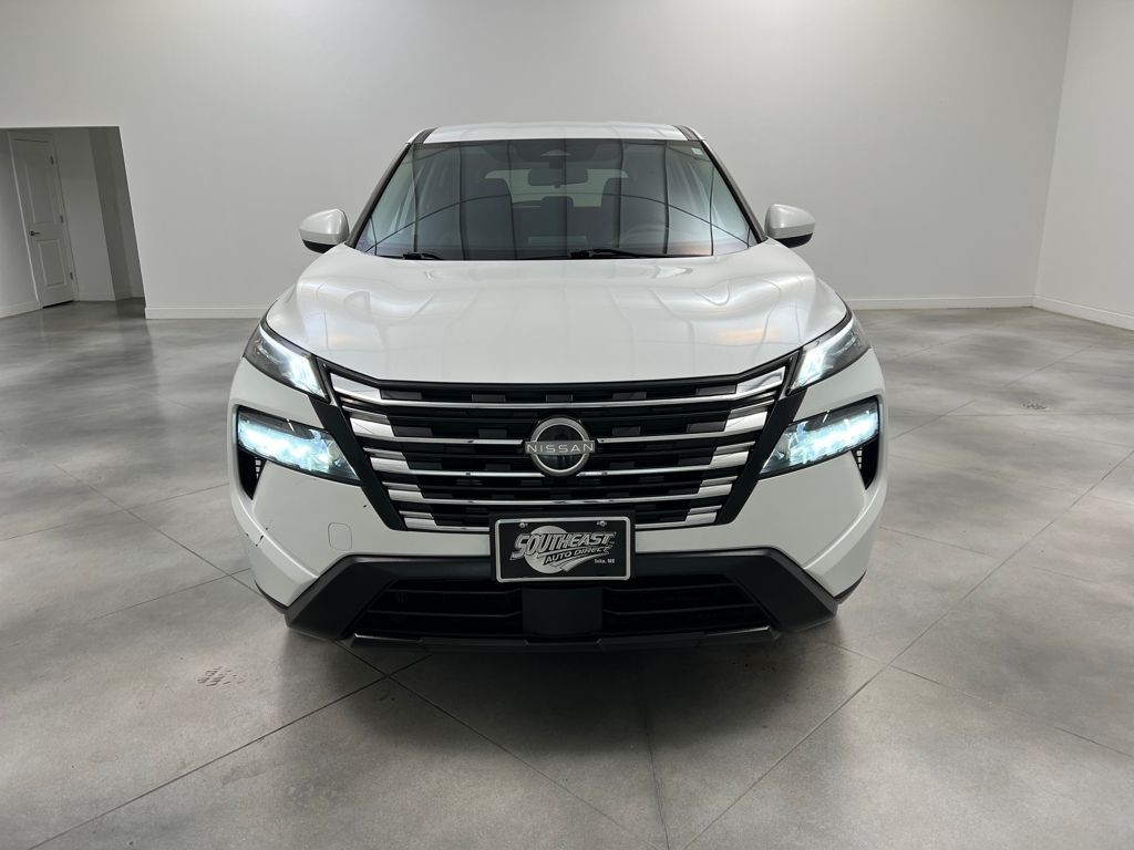 2024 Nissan Rogue SV photo 2