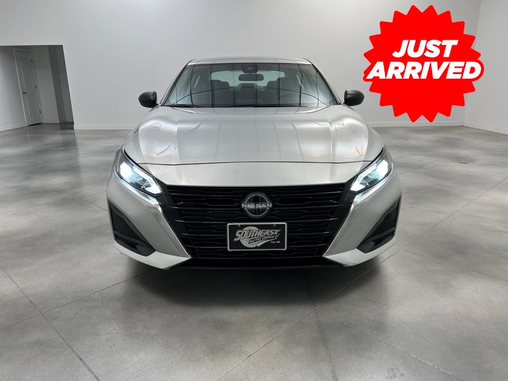 2024 Nissan Altima 2.5 SV photo 2