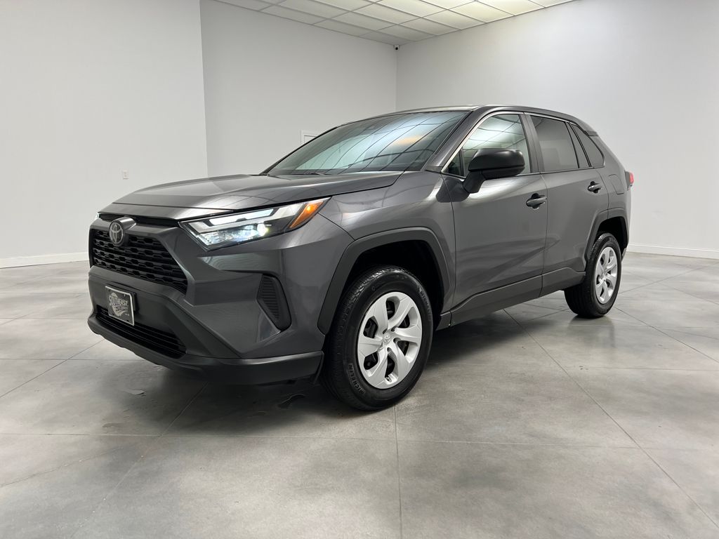 2024 Toyota RAV4 LE photo 3