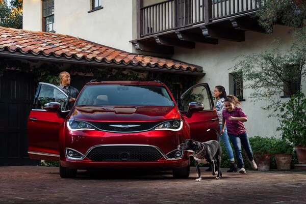 Chrysler_Pacifica_Family.png
