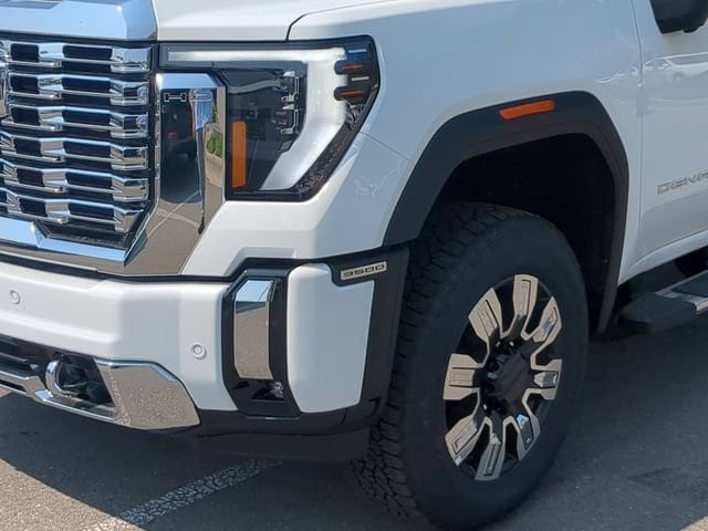 2026 GMC Sierra 3500HD Denali - Photo 11