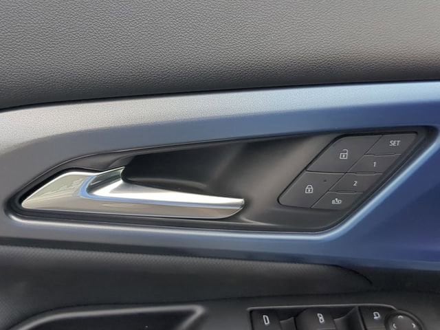 2025 Chevrolet Equinox EV LT - Photo 21