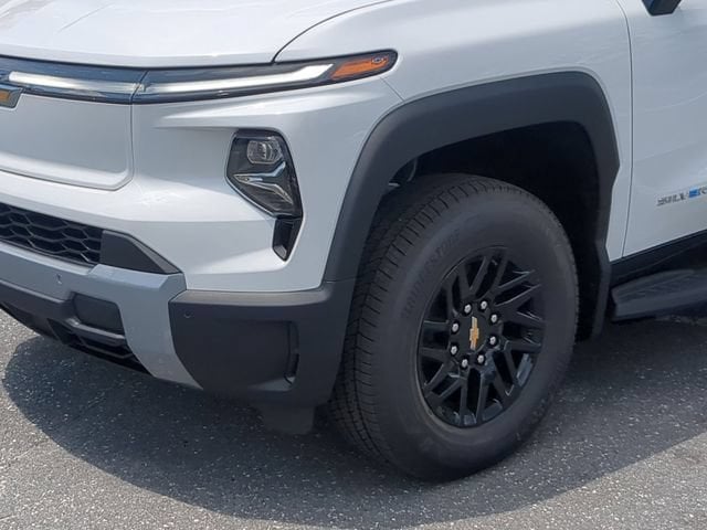 2025 Chevrolet Silverado EV LT - Photo 11