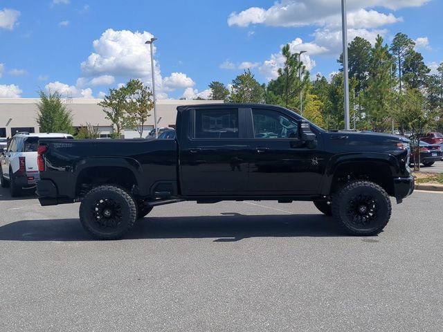 2025 Chevrolet Silverado 2500HD LT photo 2