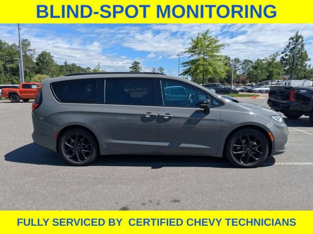 Used 2025 Chrysler Pacifica Limited Van Passenger Van