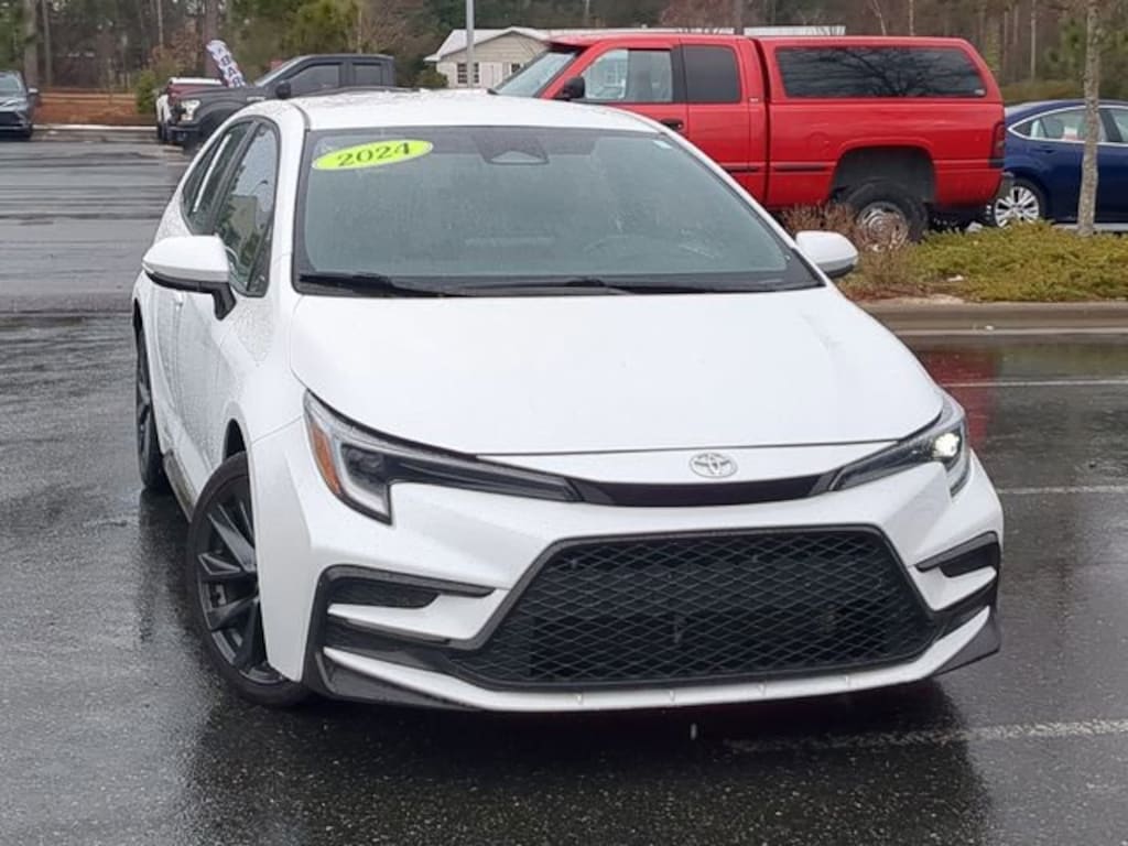 Used 2024 Toyota Corolla SE Sedan