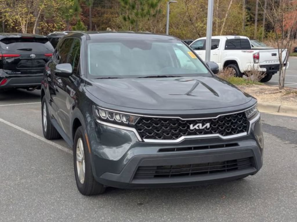 Used 2023 Kia Sorento LX