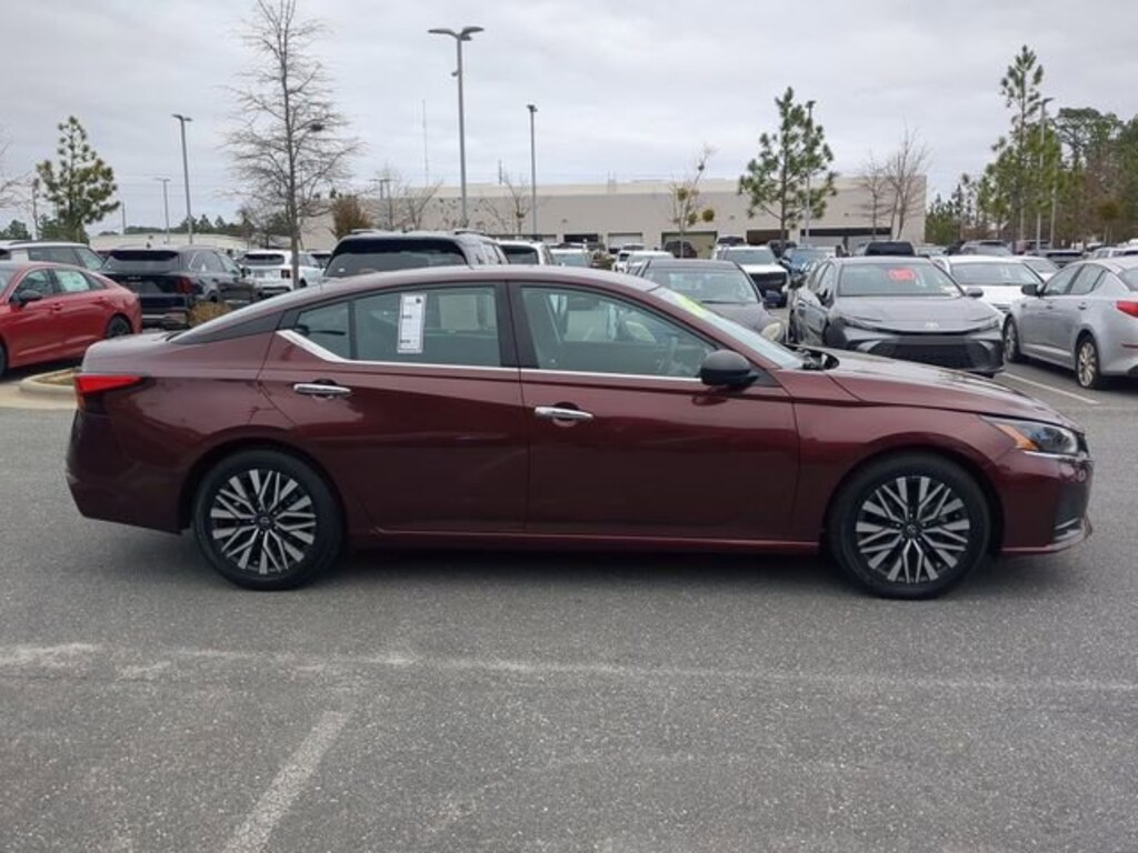 Used 2024 Nissan Altima 2.5 SV Sedan
