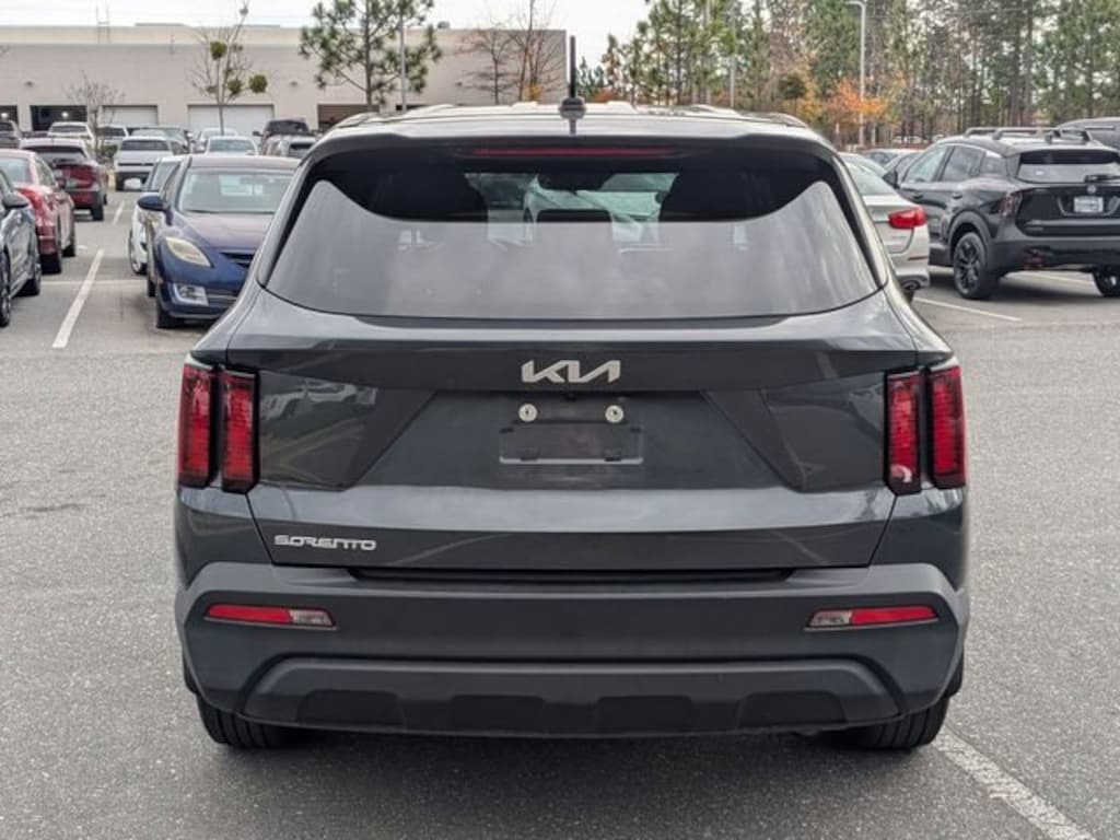 Used 2023 Kia Sorento LX