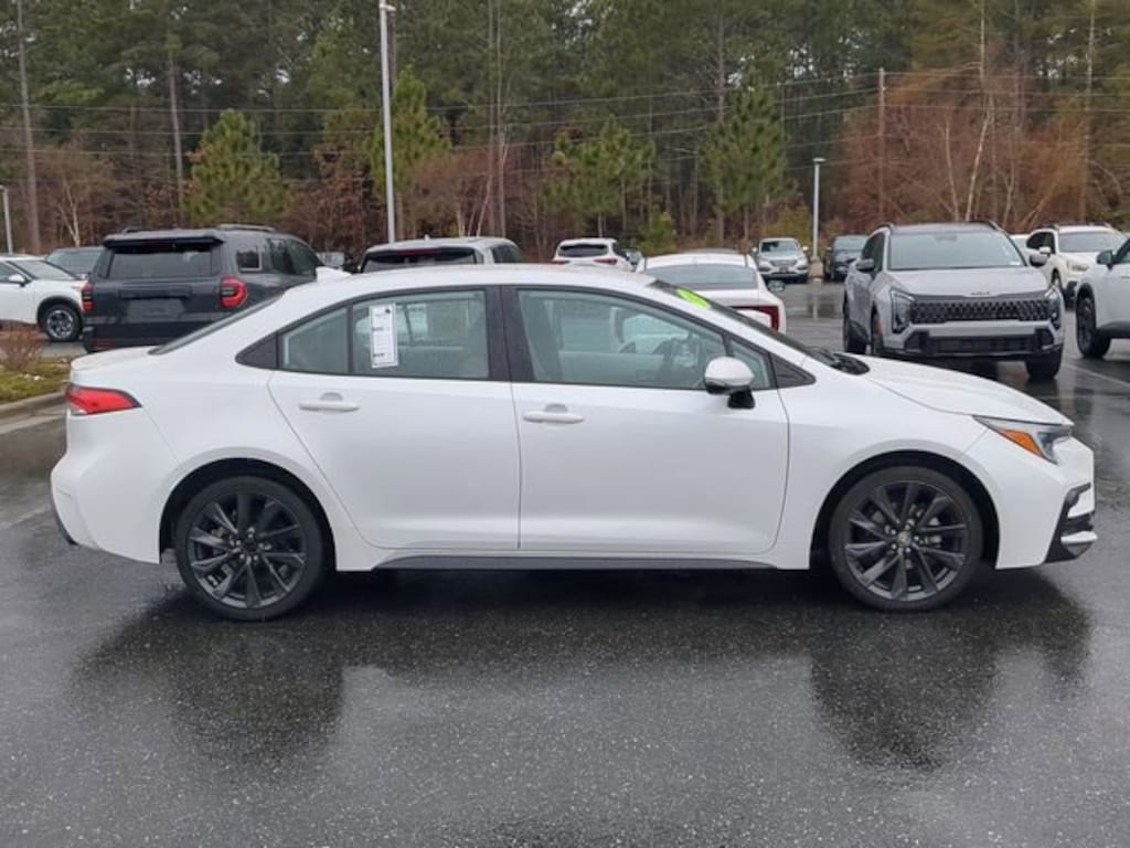 Used 2024 Toyota Corolla SE Sedan