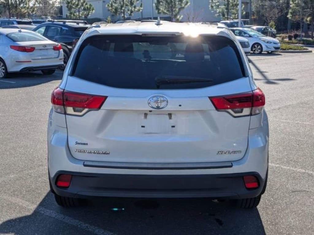 Used 2019 Toyota Highlander SE
