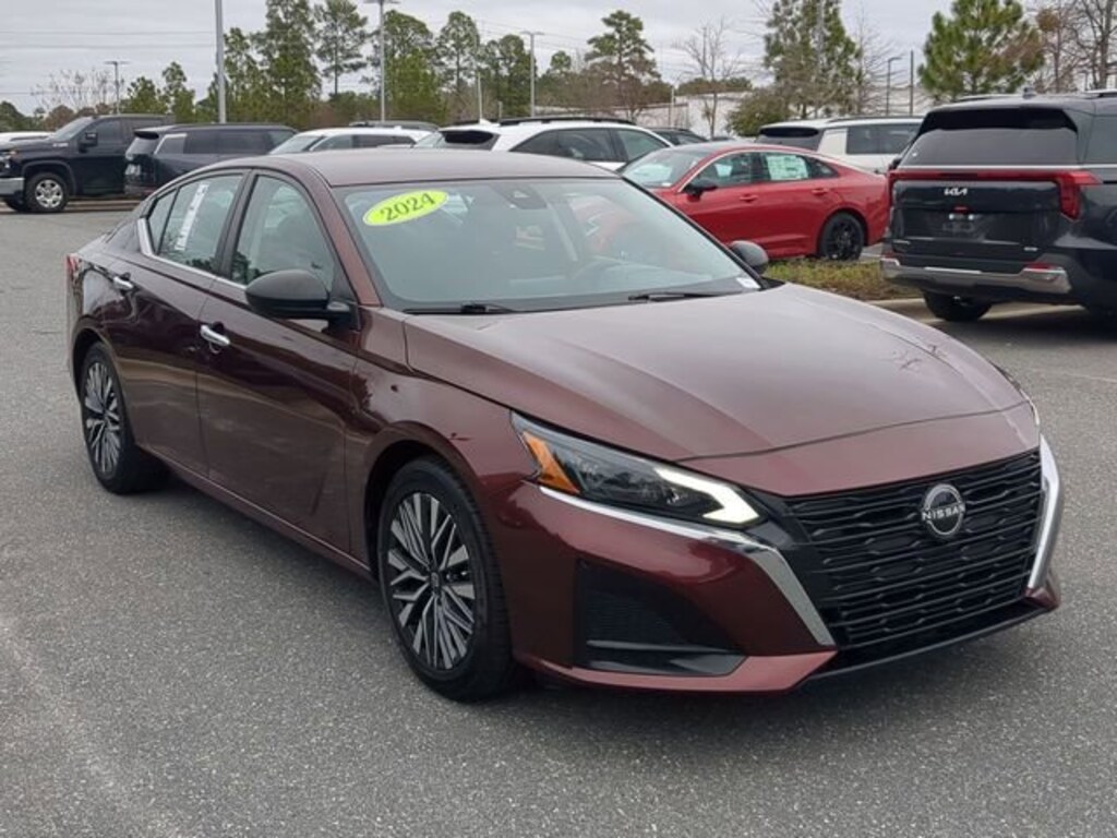 Used 2024 Nissan Altima 2.5 SV Sedan