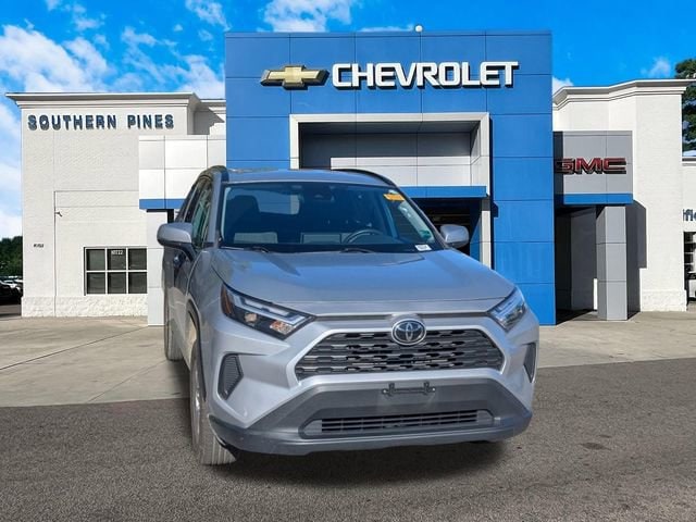 2023 Toyota RAV4 XLE's photo