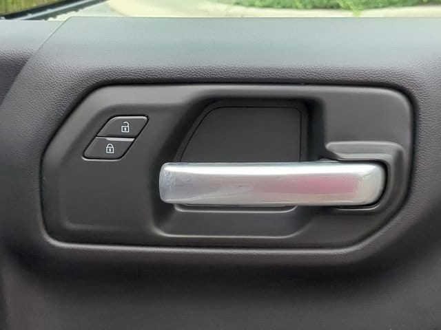 2025 Chevrolet Silverado 1500 Custom - Photo 40