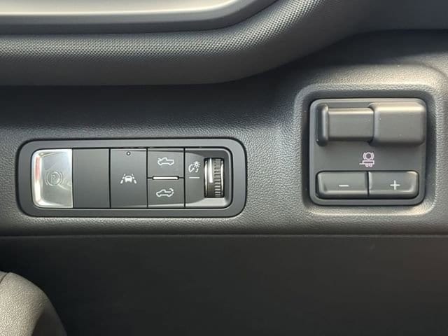 2025 Chevrolet Silverado EV LT - Photo 27