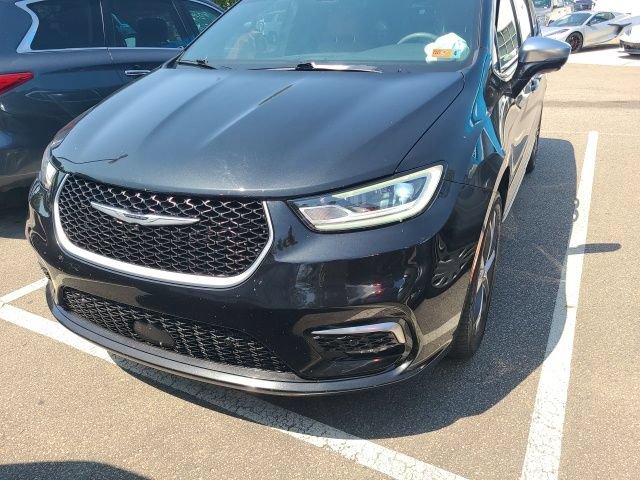 2022 Chrysler Pacifica Pinnacle's photo