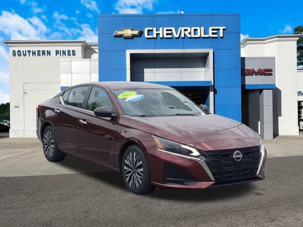 Used 2025 Nissan Altima SV Sedan