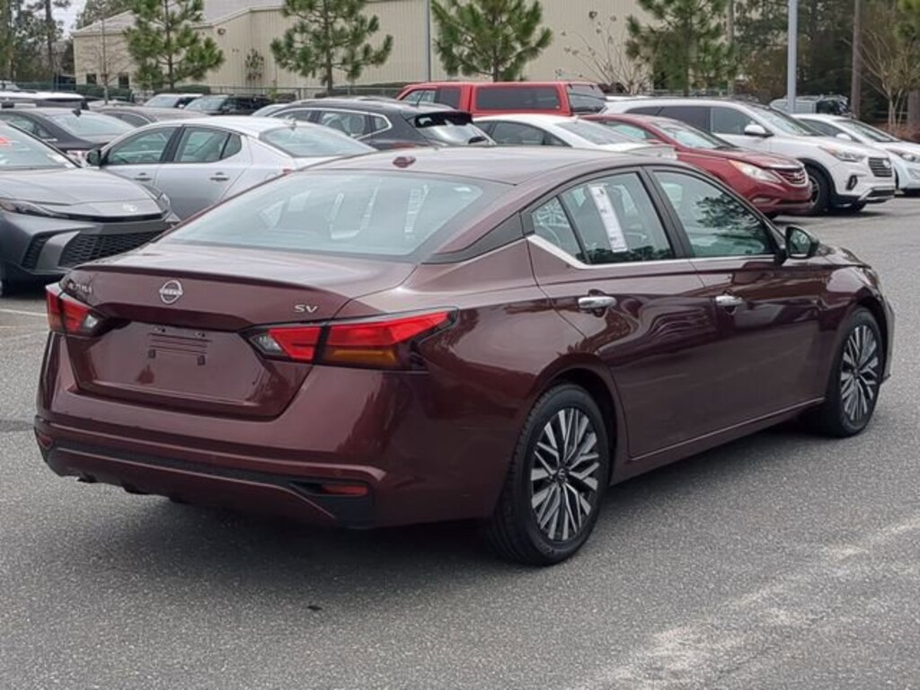 Used 2024 Nissan Altima 2.5 SV Sedan